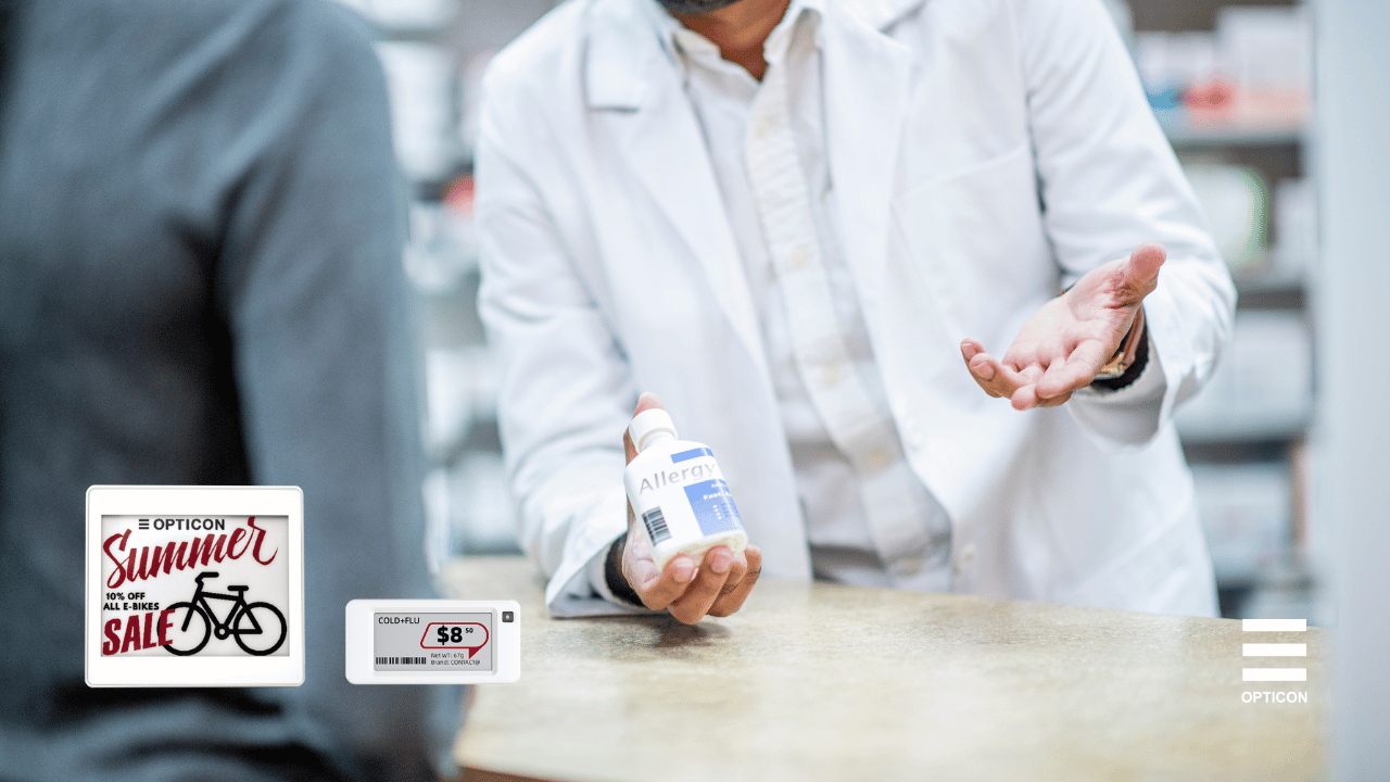 Việc vận hành chuỗi nhà thuốc gặp rất nhiều khó khăn về nhân sự. Tuy nhiên, vấn đề lớn nhất chính là sự đồng nhất về giá. Cụ thể là, việc thay đổi giá bằng nhãn giấy tốn quá nhiều thời gian. Do đó, tình trạng sai lệch giá giữa các chi nhánh thường xuyên xảy ra. Chính vì thế, các chủ doanh nghiệp cần giải pháp quản lý nhà thuốc hiện đại hơn. Nhãn giấy thủ công thường dễ bị rách hoặc mờ theo thời gian. Ngoài ra, việc cập nhật chương trình khuyến mãi cũng gặp nhiều bất cập. Nhờ vào công nghệ hiển thị số, mọi quy trình sẽ được tự động hóa. Tóm lại, số hóa bảng giá là bước đi sống còn để cạnh tranh.